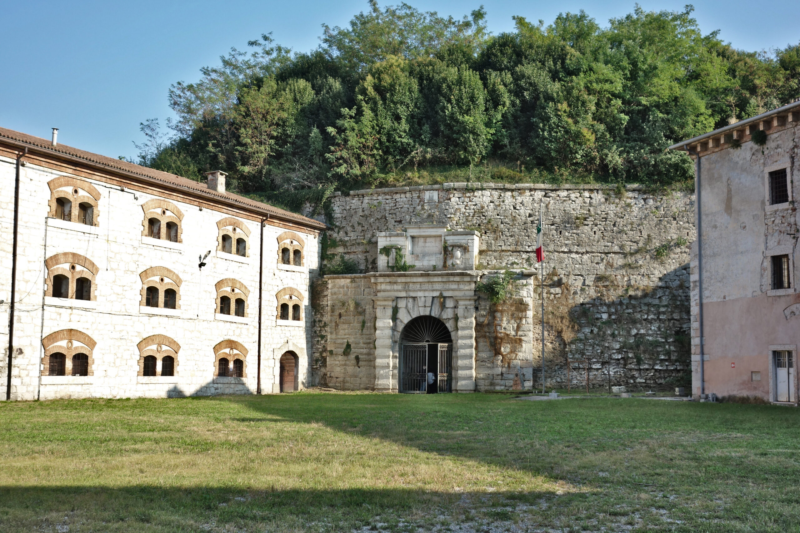 Peschiera del Garda – Apre il cantiere della Caserma La Rocca